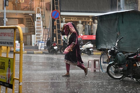 ಮೈಸೂರಿನಲ್ಲಿ ಮಂಗಳವಾರ ಧಾರಾಕಾರ ಮಳೆ ಸುರಿಯಿತು.