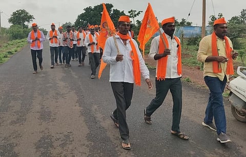 ಮಳೆಗಾಗಿ ಪ್ರಾರ್ಥಿಸಿ ಬೀದರ್ ತಾಲೂಕಿನ ರಾಜಗೀರಾ ಯುವಕರು ಪಾದಯಾತ್ರೆ ನಡೆಸಿದರು.