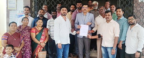 ರಜಪೂತ Rajput ಅಭಿವೃದ್ಧಿ ಮಂಡಳಿ ಸ್ಥಾಪಿಸಬೇಕು ಎಂದು ಆಗ್ರಹಿಸಿ ಶ್ರೀ ಮಹಾರಾಣಾ ಪ್ರತಾಪಸಿಂಗ್ ರಜಪೂತ ಸಮಾಜದಿಂದ ಹಾನಗಲ್ಲ ತಹಸೀಲ್ದಾರ್ ವಿಠ್ಠಲ ಚೌಗಲಾ ಅವರ ಮೂಲಕ ರಾಜ್ಯ ಸರ್ಕಾರಕ್ಕೆ  ಶುಕ್ರವಾರ ಮನವಿ ಸಲ್ಲಿಸಲಾಯಿತು.  