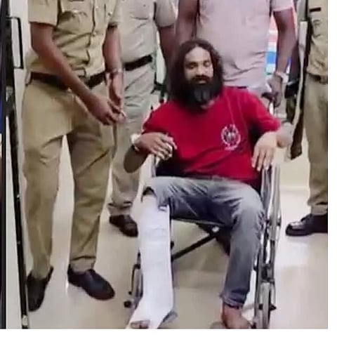 ಪಿಎಸ್​ಐ ತೇಜಸ್ವಿ ಅವರ ಗುಂಡೇಟಿನಿಂದ ಗಾಯಗೊಂಡ ಸುಪಾರಿ ಕಿಲ್ಲರ್​ ರಾಜು.