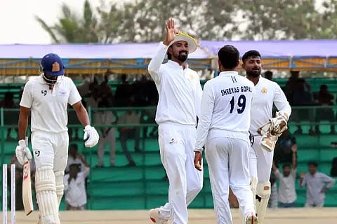 ನಾಯಕ ಪಾರಸ್ ಡೋಗ್ರಾ(Ranaji cricket) ಬ್ಯಾಟಿಂಗ್​ 