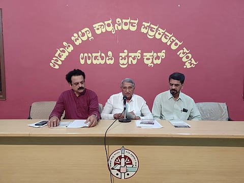 ಉಡುಪಿಯ ಪತ್ರಿಕಾ ಭವನದಲ್ಲಿ ನಡೆದ ಸುದ್ದಿಗೋಷ್ಠಿಯಲ್ಲಿ ಡಾ.ತಲ್ಲೂರು ಶಿವರಾಂ ಶೆಟ್ಟಿ ಮಾತನಾಡಿದರು. ಭಾಸ್ಕರ್​ ರಾವ್​ ಕಿದಿಯೂರು, ಪ್ರದೀಪ್​ ಚಂದ್ರ ಕುತ್ಪಾಡಿ ಉಪಸ್ಥಿತರಿದ್ದರು.