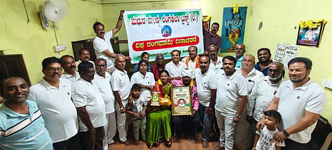 ಮಂಡ್ಯ ನಗರದ ಮಧುರ ಮಂಡ್ಯ ರಂಗಕಲಾ ಟ್ರಸ್ಟ್‌ನಲ್ಲಿ ಆಯೋಜಿಸಿದ್ದ ವಿಶ್ವ ರಂಗಭೂಮಿ ದಿನಾಚರಣೆಯಲ್ಲಿ ಹಿರಿಯ ಕಲಾವಿದ ನಾಗರಾಜು ಅವರನ್ನು ಸನ್ಮಾನಿಸಲಾಯಿತು. 