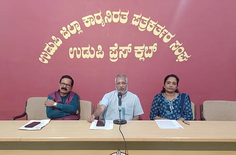 ಉಡುಪಿಯ ಪತ್ರಿಕಾ ಭವನದಲ್ಲಿ ವೆಂಕಟರಮಣ ಆರ್​. ಐತಾಳ್​ ಮಾತನಾಡಿದರು.  ಡಾ. ಗಣನಾಥ ಶೆಟ್ಟಿ ಎಕ್ಕಾರು, ಪೂರ್ಣಿಮಾ ಇದ್ದರು.