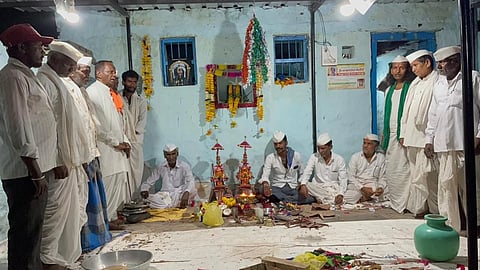 ಜೇವರ್ಗಿ ತಾಲೂಕು ಶ್ರೀಕ್ಷೇತ್ರ ರಾಸಣಗಿ ಬಲಭೀಮಸೇನ ದೇವವರಿಗೆ ಸೋಮವಾರ ಸಮರ್ಪಿಸಿದ ಚಮ್ಮಾವುಗೆಗೆ ವಿಶೇಷ ಪೂಜೆ ಸಲ್ಲಿಸಲಾಯಿತು. ಕಂಟೆಪ್ಪ ಹುಲೆಪ್ಪ ಹೇರೂರ, ಶರಣಮ್ಮ ಹೆರೂರ್​ ಸೇರಿ ಹರವಾಳ ಗ್ರಾಮದ ಅನೇಕರು ಪಾಲ್ಗೊಂಡಿದ್ದರು.