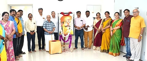ಉಡುಪಿಯಲ್ಲಿ ಸಂಗೊಳ್ಳಿ ರಾಯಣ್ಣ ನುಡಿನಮನ ಕಾರ್ಯಕ್ರಮ ನಡೆಯಿತು. ಗಣನಾಥ್​ ಶೆಟ್ಟಿ ಎಕ್ಕಾರು, ಪೂರ್ಣಿಮಾ, ಡಾ. ಅಶೋಕ್​ ಕಾಮತ್, ರಾಜೇಂದ್ರ ಭಟ್​ ಕೆ., ಯು.ವಿಶ್ವನಾಥ್​ ಶೆಣೈ, ಜನಾರ್ದನ್​ ಕೊಡವೂರು, ಸಿದ್ದಬಸಯ್ಯ ಸ್ವಾಮಿ ಚಿಕ್ಕಮಠ, ರವಿರಾಜ್​ ಎಚ್​.ಪಿ. ಇತರರಿದ್ದರು.