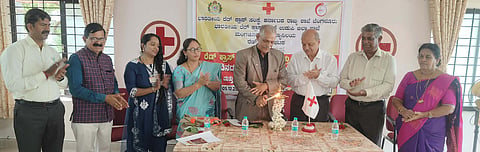 ಉಡುಪಿಯಲ್ಲಿ ಆಯೋಜಿಸಿದ್ದ ಪ್ರಥಮ ಚಿಕಿತ್ಸಾ ತರಬೇತಿ ಶಿಬಿರವನ್ನು ಬಸ್ರೂರು ರಾಜೀವ ಶೆಟ್ಟಿ ಉದ್ಘಾಟಿಸಿದರು. ಜಯಕರ ಎಸ್​. ಶೆಟ್ಟಿ, ಡಾ. ಗಾಯತ್ರಿ ಎನ್​., ಡಾ. ಗಣನಾಥ ಶೆಟ್ಟಿ ಎಕ್ಕಾರು, ರಾಘವೇಂದ್ರ ಪ್ರಭು, ರಮಾದೇವಿ ಇದ್ದರು.