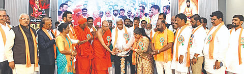 ಕಲಬುರಗಿಯಲ್ಲಿ ಜಿಲ್ಲಾ ರೆಡ್ಡಿ ಯುವಕರ ಸಂ, ಜಿಲ್ಲಾ ರೆಡ್ಡಿ ಸಮಾಜ ಭಾನುವಾರ ಆಯೋಜಿಸಿದ್ದ ರೆಡ್ಡಿ ಯುವ ಸಮಾವೇಶವನ್ನು ಮಾಜಿ ಶಾಸಕಿ ಸೌಮ್ಯ ರೆಡ್ಡಿ ಉದ್ಘಾಟಿಸಿದರು. ಶ್ರೀ ವೇಮನಾನಂದ ಸ್ವಾಮೀಜಿ, ಶ್ರೀ ಶಂಭುಲಿಂಗ ಸ್ವಾಮೀಜಿ, ಶಾಸಕ ಶರಣಬಸಪ್ಪ ದರ್ಶನಾಪುರ, ಪ್ರೊ.ಚನ್ನಾರೆಡ್ಡಿ ಪಾಟೀಲ್​, ಮಹೇಶ ಹೊಸೂರಕರ್​, ಕೃಷ್ಣಾರೆಡ್ಡಿ, ಡಾ.ಶಿವರಾಜ ಪಾಟೀಲ್​, ಬಾಬುರೆಡ್ಡಿ ಭೈರತಿ, ಶಂಕರರೆಡ್ಡಿ, ರಾಮರೆಡ್ಡಿ ಗೌಡ, ರಾಮಚಂದ್ರ ರೆಡ್ಡಿ, ನಾಗರೆಡ್ಡಿ ಮದನಾ ದೇಶಮುಖ, ಶರಣರೆಡ್ಡಿ ಪಾಟೀಲ್​, ಡಾ.ವಿಶಾಲಾ ಕರಡ್ಡಿ ಇದ್ದರು.