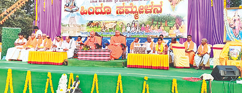 ಶಿರಸಿ ತಾಲೂಕು ಬಂಡಲದಲ್ಲಿ ಆಯೋಜಿಸಿದ್ದ ಹಿಂದು ಧರ್ಮ Religion ಸಮ್ಮೇಳನದಲ್ಲಿ ಶ್ರೀ ನಿಶ್ಚಲಾನಂದನಾಥ ಸ್ವಾಮೀಜಿ ಮಾತನಾಡಿದರು. 