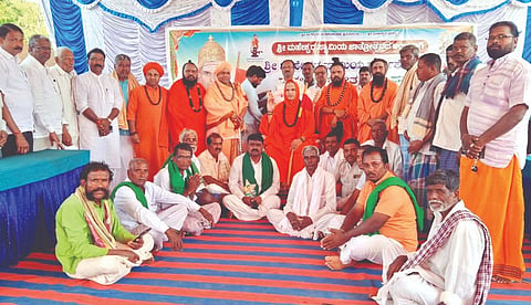 ರಟ್ಟಿಹಳ್ಳಿ ತಾಲೂಕಿನ ಬತ್ತಿಕೊಪ್ಪ ಗ್ರಾಮದಲ್ಲಿ ಶ್ರೀ ವೀರಮಹೇಶ್ವರ ಸ್ವಾಮಿ ಜಾತ್ರಾ ಮಹೋತ್ಸವ ಹಾಗೂ ಕಾರ್ತಿಕೋತ್ಸವ ನಿಮಿತ್ತ ಧರ್ಮಸಭೆ (religion) ಜರುಗಿತು. 