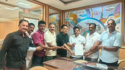  ಕರ್ನಾಟಕ ರಾಜ್ಯ ಅನುಮತಿ ಪಡೆದ ವಿದ್ಯುತ್ ಗುತ್ತಿಗೆದಾರರ ಸಂಘದ ರಾಜ್ಯ ಮಾಧ್ಯಮ ವಕ್ತಾರರನ್ನಾಗಿ ರೇಣುಕಾಪ್ರಸಾದ್ ಅವರನ್ನು ನೇಮಕ ಮಾಡಲಾಗಿದೆ.