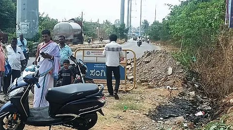 ನೀಲಕಂಠನಹಳ್ಳಿ ಗ್ರಾಮದ ರಸ್ತೆ