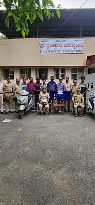 ಆಗುಂಬೆ ಸಮೀಪ ಲಕ್ಕುಂದ ಗ್ರಾಮದ ಒಂಟಿ ಮನೆಯಲ್ಲಿ ದರೋಡೆ ಮಾಡಿದ್ದ ಆರೋಪಿಗಳಿಂದ ಪೊಲೀಸರು ಚಿನ್ನಾಭರಣ ಜಪ್ತಿ ಮಾಡಿದರು.
