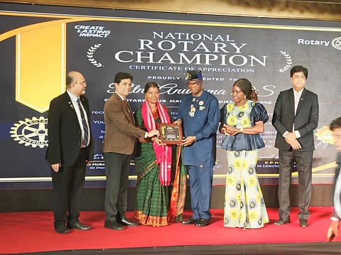 ಗೋವಾದಲ್ಲಿ ಆಯೋಜಿಸಿದ್ದ ಸಮಾರಂಭದಲ್ಲಿ ಬಿ.ಎಸ್.ಅನುಪಮಾ ಅವರಿಗೆ ರಾಷ್ಟ್ರೀಯ ರೋಟರಿ ಚಾಂಪಿಯನ್ ಪ್ರಶಸ್ತಿ ಪ್ರದಾನ ಮಾಡಲಾಯಿತು.