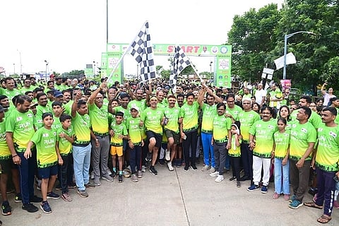 ವಿಶ್ವ ಪರಿಸರ ದಿನ ನಿಮಿತ್ತ ಹುಬ್ಬಳ್ಳಿಯಲ್ಲಿ run for natureಭಾನುವಾರ ಏರ್ಪಡಿಸಿದ್ದ ರನ್ ಫಾರ್ ನೇಚರ್ 4.0 ಓಟಕ್ಕೆ ಗೋವಿಂದಪ್ಪ ಗೌಡಪ್ಪಗೋಳ, ಪ್ರೊ.ಎಂ.ಆರ್. ಪಾಟೀಲ, ಚನ್ನು ಹೊಸಮನಿ ಚಾಲನೆ ನೀಡಿದರು.