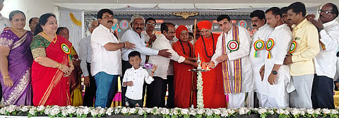 ಹಾನಗಲ್ಲಿನಲ್ಲಿ ಶ್ರೀ ಗಂಗಾ ಪರಮೇಶ್ವರಿ ಸಮುದಾಯ ಭವನವನ್ನು ಮಾಜಿ ಸಚಿವ ಪ್ರಮೋದ ಮಧ್ವರಾಜ ಉದ್ಘಾಟಿಸಿದರು. ಎನ್. ರವಿಕುಮಾರ, ಗುರುಸಿದ್ಧರಾಜಯೋಗೀಂದ್ರ ಸ್ವಾಮೀಜಿ, ಶಾಂತಭೀಷ್ಮ ಚೌಡಯ್ಯ ಸ್ವಾಮೀಜಿ, ಅನಂತವಿಕಾಸ ನಿಂಗೋಜಿ, ಪ್ರದೀಪ ಶೇಷಗಿರಿ, ಭಾಸ್ಕರ ಹುಲಮನಿ, ಬಿ.ವೈ. ಬಂಡಿವಡ್ಡರ ಇತರರಿದ್ದರು.
