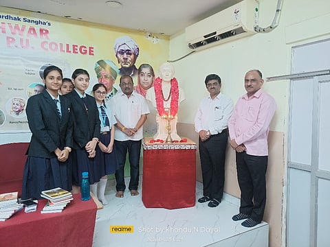 ಕಲಬುರಗಿ ಎಸ್​ಬಿಆರ್​ ಕಾಲೇಜಿನಲ್ಲಿ ಗುರುವಾರ ನಡೆದ ವಿಶ್ವಪುಸ್ತಕ, ಹಕ್ಕುಸ್ವಾಮ್ಯ ದಿನಾಚರಣೆ ಕಾರ್ಯಕ್ರಮದಲ್ಲಿ ಟಿ.ವಿ.ಶಿವಾನಂದನ್​, ಶ್ರೀಶೈಲ್​ ಹೊಗಾಡೆ ಇತರರಿದ್ದರು.