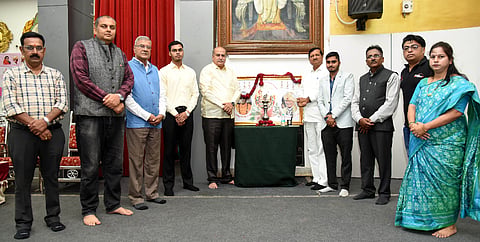 ಕಲಬುರಗಿಯ ಶರಣಬಸವ ವಿವಿಯಲ್ಲಿ ಗುರುವಾರ ಆಯೋಜಿಸಿದ್ದ ಪ್ಲೇಸ್ಮೆಂಟ್​ ಡೆವ್​ ಕಾರ್ಯಕ್ರಮದಲ್ಲಿ ಶಿಖರ ಮುಘಾ, ಬಸವರಾಜ ದೇಶಮುಖ, ಕೃಷ್ಣಾಜಿ ಕುಲಕರ್ಣಿ, ಪ್ರೊ.ಅನಿಲಕುಮಾರ ಬಿಡವೆ, ಡಾ.ಲಕ್ಷ್ಮೀ ಪಾಟೀಲ್​ ಮಾಕಾ ಇತರರಿದ್ದರು.