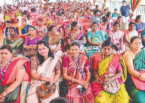 ವಿಚಾರಗೋಷ್ಠಿಯಲ್ಲಿ ಭಾಗಿಯಾಗಿದ್ದ ಜನತೆ