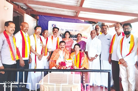 ಅರಸಮ್ಮಕಾನು ಶ್ರೀನಾಗಕನ್ನಿಕಾ ದುರ್ಗಾಪರಮೇಶ್ವರಿ ದೇವಳದಲ್ಲಿ ಹೆಬ್ರಿ ತಾಲೂಕು 6ನೇ ಕನ್ನಡ ಸಾಹಿತ್ಯ ಸಮ್ಮೇಳನದ ಸರ್ವಾಧ್ಯಕ್ಷ ಶೇಡಿಮನೆ ಗೋಪಾಲ ಶೆಟ್ಟಿ ಅವರಿಗೆ ಆಮಂತ್ರಣ ನೀಡಿ ಗೌರವಿಸಲಾಯಿತು. ನೀಲಾವರ ಸುರೇಂದ್ರ ಅಡಿಗ, ಕೆ.ಮೋಹನದಾಸ್ ಹೆಗ್ಡೆ ಕುದ್ರುಬೀಡು, ಕೆ.ಸುಧಾಕರ ಶೆಟ್ಟಿ ಅರಸಮ್ಮಕಾನು, ಶಂಕರ ಪೂಜಾರಿ, ರಾಧಾಕೃಷ್ಣ ಕ್ರಮಧಾರಿ, ಸುಬ್ರಹ್ಮಣ್ಯ ಶೆಟ್ಟಿ, ಎಚ್.ವಸಂತಕುಮಾರ್ ಶೆಟ್ಟಿ ಬೆಳ್ವೆ ಉಪಸ್ಥಿತರಿದ್ದರು.