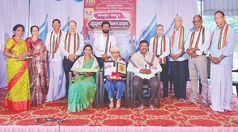  ಅರಸಮ್ಮಕಾನು ಶ್ರೀನಾಗಕನ್ನಿಕಾ ದುರ್ಗಾಪರಮೇಶ್ವರಿ ದೇವಳ ಸಭಾಂಗಣದಲ್ಲಿ ರಿಷಾ ಆರ್.ಶೆಟ್ಟಿ ಅವರಿಗೆ ಹುಟ್ಟೂರ ಸನ್ಮಾನ ನಡೆಯಿತು. ಪ್ರಮುಖರಾದ ಬಾಲಕೃಷ್ಣ ಅಲ್ಸೆ, ರಾಧಕೃಷ್ಣ ಕ್ರಮಧಾರಿ, ಸೀತಾನದಿ ವಿಠ್ಠಲ ಶೆಟ್ಟಿ, ಎಸ್.ಜಯರಾಮ ಶೆಟ್ಟಿ ಸುರ‌್ಗೋಳಿ, ರಾಜೀವ ಶೆಟ್ಟಿ ಬೆಪ್ಡೆ, ಮೋಹನದಾಸ್ ಹೆಗ್ಡೆ ಕುದ್ರುಬೀಡು,ನಾಗರಾಜ ಬಾಯರಿ ಗಂಗಡಬೈಲು, ಕೆ.ಸುಧಾಕರ ಶೆಟ್ಟಿ ಅರಸಮ್ಮಕಾನು ಉಪಸ್ಥಿತರಿದ್ದರು.