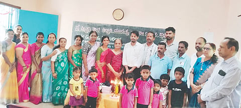 ಅಲ್ಬಾಡಿ ಮೂರುಕೈ ಸರ್ಕಾರಿ ಹಿರಿಯ ಪ್ರಾಥಮಿಕ ಶಾಲೆಯಲ್ಲಿ ಎಲ್‌ಕೆಜಿ ಹಾಗೂ ಯುಕೆಜಿ ಆಂಗ್ಲ ಮಾಧ್ಯಮ ತರಗತಿಗಳನ್ನು ಡಾ.ಭಾರ್ಗವಿ ಆರ್.ಐತಾಳ್ ಹೆಬ್ರಿ ಉದ್ಘಾಟಿಸಿದರು. ಪ್ರಮುಖರಾದ ಆನಂದ ಪೂಜಾರಿ ಅಲ್ಬಾಡಿ, ಸತೀಶ್ ಕುಲಾಲ್, ಸುನೀತಾ ಹೆಬ್ಬಾರ್ ಮೊದಲಾದವರಿದ್ದರು.