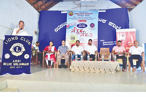 ಅರಸಮ್ಮಕಾನು ಶಾಲೆಯಲ್ಲಿ ಆಯೋಜಿಸಿದ್ದ ರಕ್ತದಾನ ಶಿಬಿರದಲ್ಲಿ ಎಸ್.ಜಯರಾಮ ಶೆಟ್ಟಿ ಸುರ‌್ಗೋಳಿ ಮಾತನಾಡಿದರು.