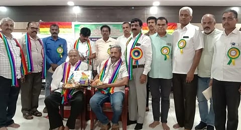 ಸಿದ್ದಾಪುರ ಟಿಎಂಎಸ್‌ಗೆ ಉತ್ತಮ ಸಹಕಾರಿ ಸಂಘ (Cooperative Society) ಗೌರವ ನೀಡಲಾಯಿತು. ಆರ್.ಎಂ. ಹೆಗಡೆ, ಸತೀಶ ಹೆಗಡೆ ಗೌರವ ಸ್ವೀಕರಿಸಿದರು. ರವೀಂದ್ರ ಹೆಗಡೆ, ರಾಘವೇಂದ್ರ ಗುಡಿಕೇರಿ, ಪಿ.ವಿ. ನಾಯ್ಕ, ಎಂ.ವಿ. ಹೆಗಡೆ ಇತರರಿದ್ದರು. 
