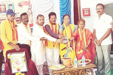 ಸಿಂಧನೂರಿನಲ್ಲಿ ಹಮ್ಮಿಕೊಂಡಿದ್ದ ಕಸಾಪ 112ನೇ ಸಂಸ್ಥಾಪನಾ ದಿನಾಚರಣೆಯನ್ನು ಜಿಲ್ಲಾ ಚುಟುಕು ಸಾಹಿತ್ಯ ಪರಿಷತ್ ಅಧ್ಯಕ್ಷ ಬೀರಪ್ಪ ಶಂಭೋಜಿ ಉದ್ಘಾಟಿಸಿದರು. ಸನ್‌ರೈಸ್ ಕಾಲೇಜಿನ ಅಧ್ಯಕ್ಷ ಕೆ.ಇರ್ಫಾನ್, ಪರಿಷತ್‌ನ ಜಿಲ್ಲಾ ಮಹಿಳಾ ಪ್ರತಿನಿಧಿ ರಮಾದೇವಿ ಶಂಭೋಜಿ, ಕಸಾಪ ತಾಲೂಕು ಮಾಜಿ ಅಧ್ಯಕ್ಷ ವೆಂಕನಗೌಡ ವಟಗಲ್ ಇದ್ದರು.