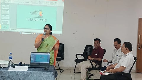 ಉಡುಪಿ ಜಿಲ್ಲೆ ಬೈಂದೂರಿನಲ್ಲಿ ನಡೆದ ಎಸ್​ಐಆರ್​ ತರಬೇತಿ ಕಾರ್ಯಕ್ರಮದಲ್ಲಿ ಸ್ವರೂಪಾ ಟಿ.ಕೆ ಮಾತನಾಡಿದರು. ಸೆಕ್ಟರ್​ ಅಧಿಕಾರಿಗಳು ಮತ್ತು ಬೂತ್​ ಮಟ್ಟದ ಅಧಿಕಾರಿಗಳ ಮೇಲ್ವಿಚಾರಕರು ಇದ್ದರು.