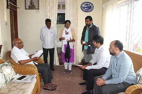 ಮತದಾನ ಪಟ್ಟಿ ಪರಿಷ್ಕರಣೆ ಆಂದೋಲನಕ್ಕೆ ನಿತಿನ್ ಚಕ್ಕಿ ಅವರು ಮಂಗಳವಾರ ಚಾಲನೆ ನೀಡಿದರು. ಶ್ರೀಧರ್, ಚಂದ್ರಶೇಖರ್ ಇತರರಿದ್ದರು.