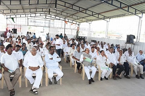 ತುಮಕೂರು ಜಿಲ್ಲಾ ಕಾಂಗ್ರೆಸ್​ ಸಮಿತಿ ವತಿಯಿಂದ ಎಸ್​ಐಆರ್​ ಕುರಿತು ಜಾಗೃತಿ ಕಾರ್ಯಾಗಾರವನ್ನು ಹಮ್ಮಿಕೊಳ್ಳಲಾಗಿತ್ತು. ಜಿ.ಚಂದ್ರಶೇಖರಗೌಡ, ಟಿ.ಬಿ.ಜಯಚಂದ್ರ,  ಎಸ್​.ಪಿ.ಮುದ್ದಹನುಮೇಗೌಡ, ರಮೇಶ್​ಬಾಬು, ಮುರಳೀಧರಹಾಲಪ್ಪ, ಎಸ್​.ಷಫೀ ಅಹ್ಮದ್​, ಕೆ.ಎಸ್​.ಕಿರಣ್​ಕುಮಾರ್​ ಮತ್ತಿತರರು ಇದ್ದರು. 