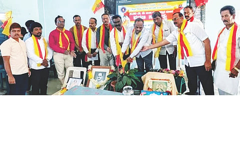ಸಿಂಧನೂರಿನ ಬಾಲಕರ ಸರ್ಕಾರಿ ಪದವಿಪೂರ್ವ ಕಾಲೇಜಿನಲ್ಲಿ ಹಮ್ಮಿಕೊಂಡಿದ್ದ ದತ್ತಿ ಉಪನ್ಯಾಸ ಮಾಲಿಕೆ ಕಾರ್ಯಕ್ರಮವನ್ನು ಸರ್ಕಾರಿ ಪದವಿಪೂರ್ವ ಕಾಲೇಜಿನ ಪ್ರಾಚಾರ್ಯ ಶೇಖರಯ್ಯ ಉದ್ಘಾಟಿಸಿದರು. ಕನ್ನಡ ಉಪನ್ಯಾಸಕ ಶರಣಪ್ಪ ಹೊಸಳ್ಳಿ, ಕಸಾಪ ತಾಲೂಕು ಅಧ್ಯಕ್ಷ ಎಚ್.ಎಫ್.ಮಸ್ಕಿ, ಪ್ರಮುಖರಾದ ನಿರುಪಾದೆಪ್ಪ ಗುಡಿಹಾಳ ವಕೀಲ, ಶಿವಬಸನಗೌಡ ಇತರರಿದ್ದರು.