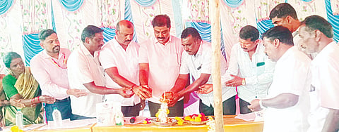 ಸೋಮನಹಳ್ಳಿ ಹಾಲು ಉತ್ಪಾದಕರ ಸಹಕಾರ ಸಂಘದ ವಾರ್ಷಿಕ ಮಹಾಸಭೆಯನ್ನು ಮನ್ಮುಲ್ ನಿರ್ದೇಶಕ ಕೆ.ಡಾಲು ರವಿ ಉದ್ಘಾಟಿಸಿದರು. ಎಂ.ಬಿ. ಹರೀಶ್, ಬಿ.ಸಿ.ಮಧು, ಮಹೇಂದ್ರ, ಪ್ರಮೀಳಾ ಇದ್ದರು.
