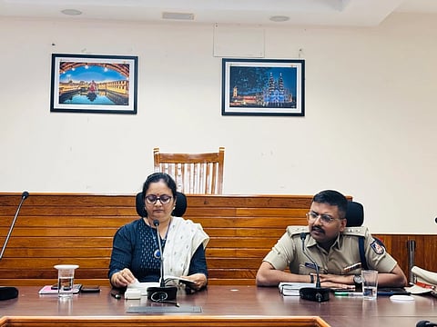 ಉಡುಪಿಯ ಜಿಲ್ಲಾಧಿಕಾರಿ ಕಚೇರಿ ಸಭಾಂಗಣದಲ್ಲಿ ಖಾಸಗಿ ಬಸ್​ ಮಾಲೀಕರೊಂದಿಗೆ ಸ್ವರೂಪಾ ಟಿ.ಕೆ. ಸಭೆ ನಡೆಸಿದರು. ಎಸ್ಪಿ ಹರಿರಾಂ ಶಂಕರ್​ ಇದ್ದರು.