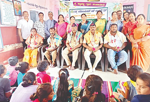 ಶ್ರೀರಂಗಪಟ್ಟಣ ತಾಲೂಕು ಕೆ.ಶೆಟ್ಟಹಳ್ಳಿ ಗ್ರಾಮದ ಸರ್ಕಾರಿ ಕಿರಿಯ ಪ್ರಾಥಮಿಕ ಶಾಲೆಯಲ್ಲಿ ಹಮ್ಮಿಕೊಂಡಿದ್ದ ಕಾರ್ಮಿಕ ದಿನಾಚರಣೆ, ಅಂತಾರಾಷ್ಟ್ರೀಯ ಅಗ್ನಿಶಾಮಕ ಅಭಿಯಾನ ದಿನ, ಪತ್ರಿಕಾ ದಿನಾಚರಣೆ ಕಾರ್ಯಕ್ರಮದಲ್ಲಿ ವಿವಿಧ ಕ್ಷೇತ್ರಗಳ ಸಾಧಕರನ್ನು ಸನ್ಮಾನಿಸಲಾಯಿತು.