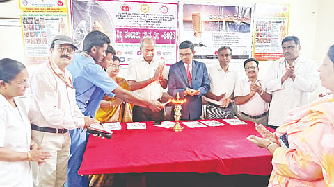 ಶ್ರೀರಂಗಪಟ್ಟಣ ತಾಲೂಕು ಆರೋಗ್ಯಾಧಿಕಾರಿಗಳ ಕಚೇರಿಯಲ್ಲಿ ವಿಶ್ವ ತಂಬಾಕು ವಿರೋಧ ದಿನಾಚರಣೆ ಕಾರ್ಯಕ್ರಮವನ್ನು  ನ್ಯಾಯಾಧೀಶ ಉಮೇಶ್ ಉದ್ಘಾಟಿಸಿದರು.  ಡಾ. ಎಚ್.ಕುಮಾರ್, ಡಾ.ಶ್ರೀಧರ್, ಮರೀಗೌಡ ಇದ್ದರು.