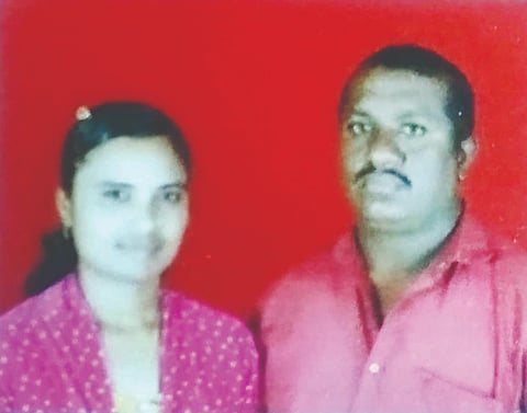 ಕೊಲೆಗೈದ ಪತಿ ರಮೇಶ್ ಪತ್ನಿ ರಶ್ಮಿಯೊಂದಿಗೆ.