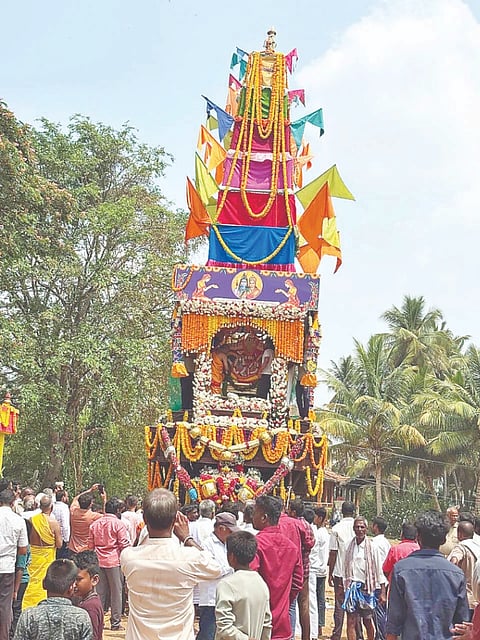  ಮಹದೇವಪುರ ಗ್ರಾಮದಲ್ಲಿ ಗುರುವಾರ ಶ್ರೀ ಕಾಶಿವಿಶ್ವೇಶ್ವರಸ್ವಾಮಿಯ ಬ್ರಹ್ಮರಥೋತ್ಸವ ನಡೆಯಿತು.