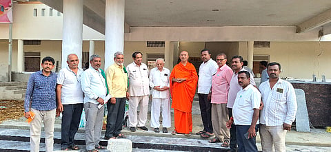 ಶ್ರೀರಂಗಪಟ್ಟಣದ ಬಿಜಿಎಸ್ ಶಿಕ್ಷಣ ಸಂಸ್ಥೆ ಆವರಣದಲ್ಲಿ ಬಿಜಿಎಸ್ ಆಂಗ್ಲ ಮಾಧ್ಯಮ ಪ್ರಾಥಮಿಕ ಮತ್ತು ಪ್ರೌಢಶಾಲೆ ಹಾಗೂ ಪದವಿಪೂರ್ವ ಕಾಲೇಜು ಕಟ್ಟಡ ಹಾಗೂ ಶ್ರೀ ಗಣಪತಿ ದೇವಾಲಯದ ನಿರ್ಮಾಣ ಕಾಮಗಾರಿಯನ್ನು ಶ್ರೀ ಮಠದ ಕಾರ್ಯದರ್ಶಿ ಸೋಮೇಶ್ವರನಾಥ ಸ್ವಾಮೀಜಿ ಪರಿಶೀಲಿಸಿದರು. ಹಿರಿಯ ಮುಖಂಡರಾದ ಡಾ.ಎಂ.ಪುಟ್ಟೇಗೌಡ, ರೈತ ಮುಖಂಡ ಕೆ.ಎಸ್.ನಂಜುಂಡೇಗೌಡ ಹಾಗೂ ಒಕ್ಕಲಿಗ ಸಂಘಟನೆ ಮುಖಂಡ ಇಂದ್ರಕುಮಾರ್ ಇದ್ದರು.