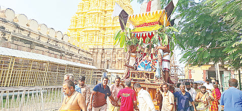 ಐತಿಹಾಸಿಕ ಶ್ರೀರಂಗನಾಥಸ್ವಾಮಿ ದೇವಾಲಯದ ಮುಂಭಾಗದಲ್ಲಿ ಮಕರ ಸಂಕ್ರಾಂತಿ ಮರುದಿನವಾದ ಶುಕ್ರವಾರ ಶ್ರೀದೇವಿ, ಭೂದೇವಿ, ಶ್ರೀರಂಗನಾಯಕಿ ಅಮ್ಮನವರ ಸಮೇತ ಶ್ರೀ ಆದಿರಂಗನಾಥಸ್ವಾಮಿಯ ಚಿಕ್ಕತೇರು ಸಂಭ್ರಮದಿಂದ ಜರುಗಿತು. 