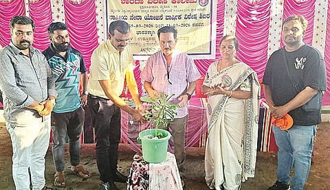 ಶ್ರೀರಂಗಪಟ್ಟಣದ ತಾಲೂಕಿನ ಚಿಕ್ಕಅಂಕನಹಳ್ಳಿಯ ಉತ್ತೂರಮ್ಮ ದೇವಾಲಯದ ಆವರಣದಲ್ಲಿ ಆಯೋಜಿಸಿದ್ದ ಶಿಬಿರವನ್ನು ಎಂ.ಆರ್.ಸತ್ಯನಾರಾಯಣ ಉದ್ಘಾಟಿಸಿದರು. ಆರ್. ದಿನೇಶ್, ಡಾ.ಎಂ.ದೇವಿಕಾ, ಮಲ್ಲಿಕಾರ್ಜುನ್,  ಮಹೇಂದ್ರ,  ಎಂ.ಎ.ಸೌಮ್ಯಾ ಇದ್ದರು.