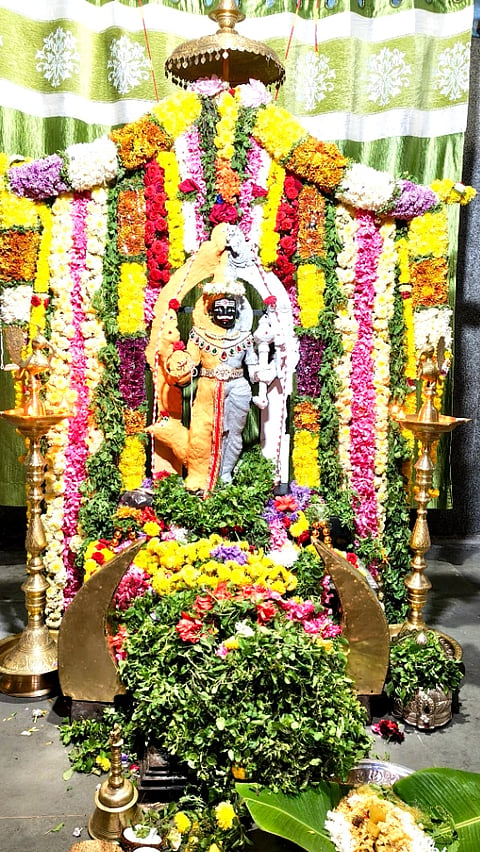 ಶ್ರಾವಣ ಮಾಸದ 3ನೇ ಶನಿವಾರ ಪ್ರಯುಕ್ತ ಶ್ರೀ ಶಕ್ತಿ ಶನೈಶ್ಚರಸ್ವಾಮಿಗೆ ವಿಶೇಷ ಅಲಂಕಾರ ಮಾಡಿ ಪೂಜಿಸಲಾಯಿತು.