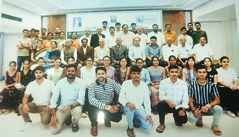 upsc ssk ಹುಬ್ಬಳ್ಳಿಯ ಖೋಡೆ ಹಾಸ್ಟೇಲ್​ನಲ್ಲಿ ಏರ್ಪಡಿಸಿದ್ದ ವಿಶೇಷ ಕಾರ್ಯಾಗಾರದಲ್ಲಿ ಪಾಲ್ಗೊಂಡ ವಿದ್ಯಾರ್ಥಿಗಳೊಂದಿಗೆ ಶ್ರೀನಿವಾಸ ಖೋಡೆ, ಕೇಶವರಾವ್​ ಜಾದವ್​, ಉಮಾ, ನರೇಂದ್ರ ಮಿಸ್ಕಿನ್​, ಮೋಹನರಾಜ್​ ಇಲ್ಲೂರ ಇತರರು.