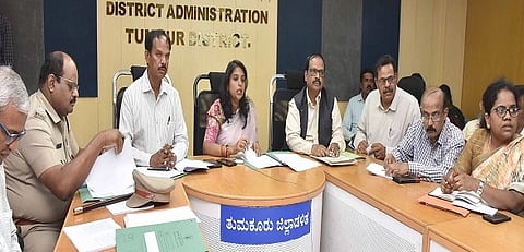 ಜಿಲ್ಲಾಧಿಕಾರಿ ಕಚೇರಿ ಸಭಾಂಗಣದಲ್ಲಿ ಶುಭಕಲ್ಯಾಣ್​ ಎಸ್​ಎಸ್​ಎಲ್​ಸಿ ಪರೀಕ್ಷೆ ಪೂರ್ವಸಿದ್ಧತಾ ಸಭೆ ನಡೆಸಿದರು