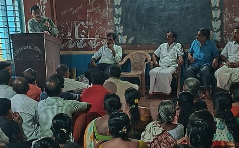  ಗ್ರಾಮ ಸಮಿತಿ ಸಭೆಯಲ್ಲಿ ಮಲೆನಾಡು ಜನಹಿತ ರಕ್ಷಣಾ ವೇದಿಕೆ ಸಂಚಾಲಕ ಕಿಶೋರ್ ಶಿರಾಡಿ ಮಾತನಾಡಿದರು. ಮಿಲನ್ ಬಾಳಿಕಳ, ಸೀತಾರಾಮ ಮರಕ್ಕಡ, ರಮಾನಂದ ಎಣ್ಣೆಮಜಲು ಮತ್ತಿತರರು ಉಪಸ್ಥಿತರಿದ್ದರು.  