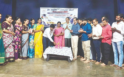 ಜ್ಞಾನದೀಪ ಕಾರ್ಯಕ್ರಮವನ್ನು ಮುರಳೀಧರ್ ಉದ್ಘಾಟಿಸಿದರು. ಪ್ರಮುಖರಾದ ನಂದಾ ಹರೀಶ್, ಎಂ.ಕೃಷ್ಣ ಭಟ್, ತಾರನಾಥ್ ಕೋನಡ್ಕ, ಭಾಸ್ಕರ್ ಅರ್ಗುಡಿ ಮತ್ತಿತರರು ಉಪಸ್ಥಿತರಿದ್ದರು.
