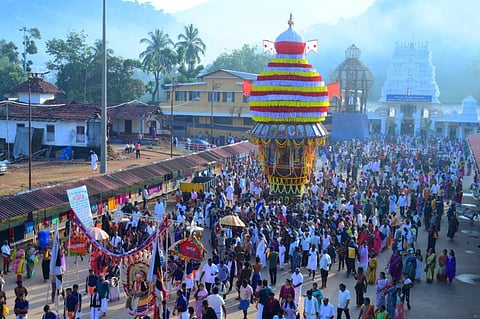  ಕುಕ್ಕೆ ಸುಬ್ರಹ್ಮಣ್ಯ ಕ್ಷೇತ್ರದಲ್ಲಿ ಮಕರ ಸಂಕ್ರಮಣ ಪ್ರಯುಕ್ತ ಗುರುವಾರ ಸಂಕ್ರಾಂತಿ ರಥೋತ್ಸವ ನೆರವೇರಿತು.