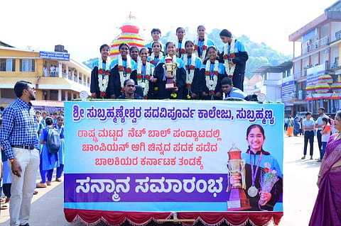 ರಾಷ್ಟ್ರಮಟ್ಟದ ನೆಟ್‌ಬಾಲ್ ಟೂರ್ನಿಯಲ್ಲಿ ಚಾಂಪಿಯನ್ ಪಟ್ಟ ಅಲಂಕರಿಸಿದ ಕ್ರೀಡಾಪಟುಗಳನ್ನು ಕುಕ್ಕೆ ಸುಬ್ರಹ್ಮಣ್ಯದಲ್ಲಿ ಗೌರವಿಸಲಾಯಿತು. ಪ್ರಮುಖರಾದ ಲೀಲಾ ಮನಮೋಹನ್, ಸೋಮಶೇಖರ ನಾಯಕ್, ರಾಜೇಶ್ ಎನ್.ಎಸ್., ಪವನ್ ಎಂ.ಡಿ. ಮತ್ತಿತರರು ಉಪಸ್ಥಿತರಿದ್ದರು. 