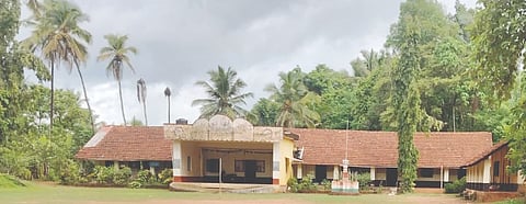  ಕೋಟೆ ಮುಂಡುಗಾರು ಸರ್ಕಾರಿ ಹಿರಿಯ ಪ್ರಾಥಮಿಕ ಶಾಲೆ.